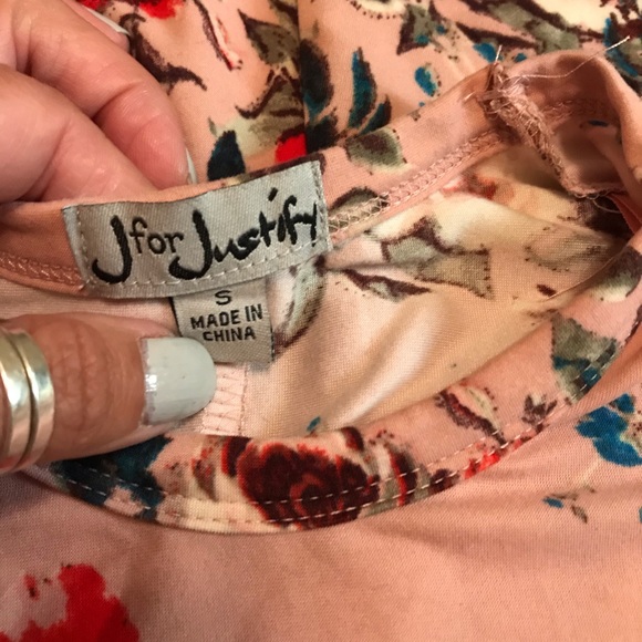 Gorgeous flower dress - Picture 3 of 4